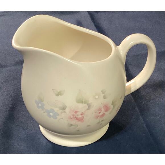 Vintage Pfaltzgraff Tea Rose Creamer 5” Tall Pitcher Stoneware - Picture 3 of 10